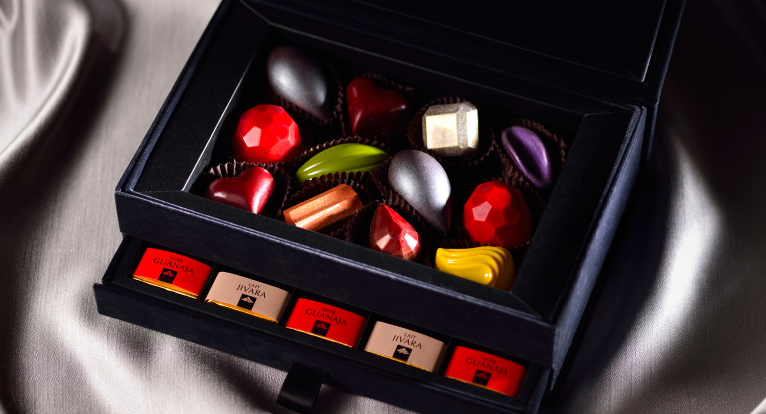 ◆Jewel Chocolate Box 「Bijoux」ジュエル チョコレート ボックス 「ビジュー」 上段 ボンボンショコラ 8種12個 下段 ヴァローナ キャレ 15枚 入り 5,093円
