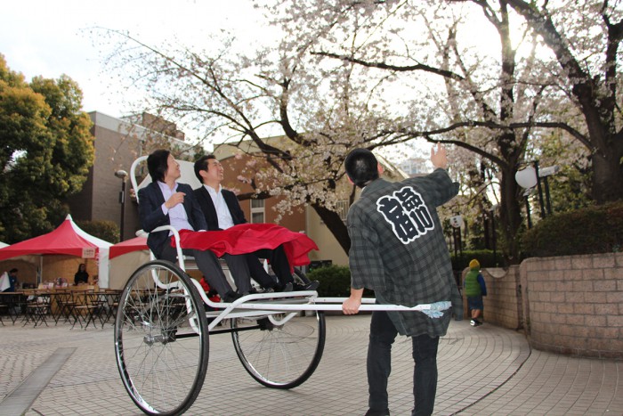 Rolling about in a rickshaw