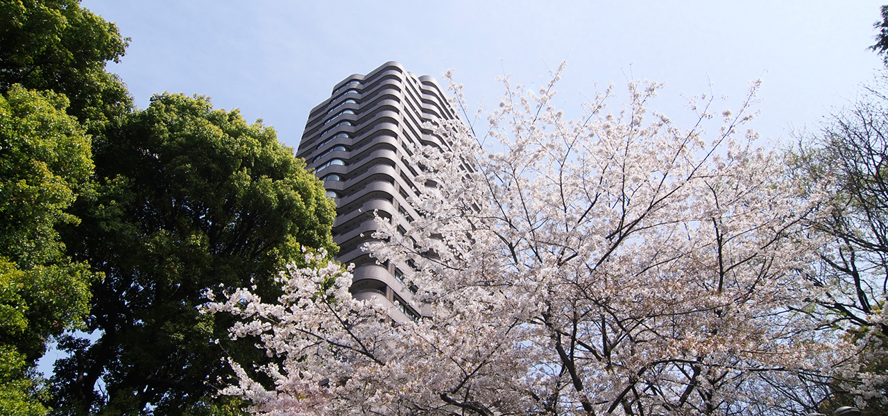 The complex features an environment that lets you enjoy the scenic four seasons.