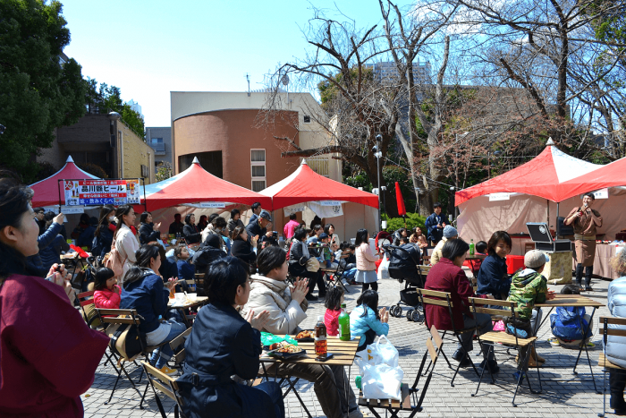 The Kendama (a Japanese-style ball and cup game) show was very popular with children