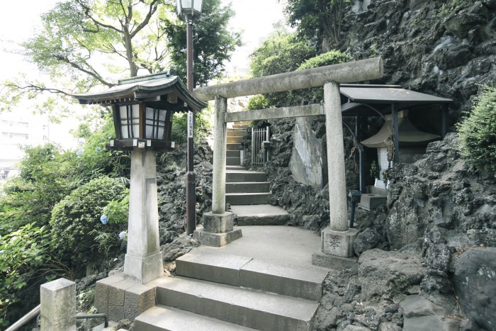 品川富士と呼ばれる富士塚の入り口。