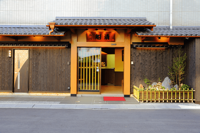 The entrance to the building feels like a restaurant.